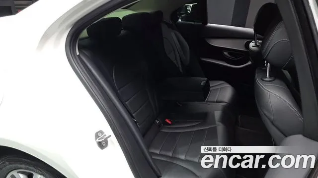 Mercedes-Benz C-Class 2017 thumb 6