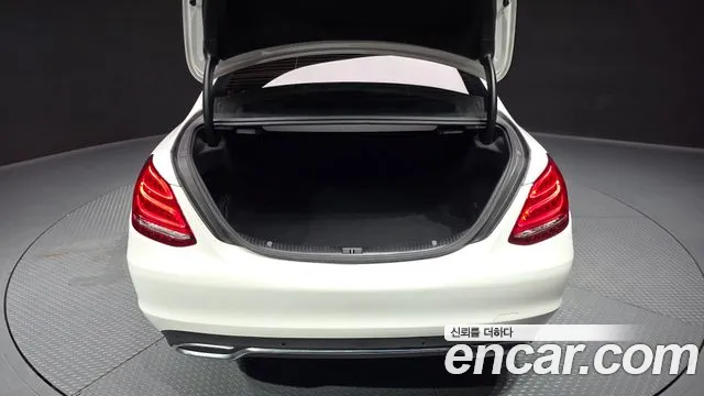 Mercedes-Benz C-Class 2017 thumb 7