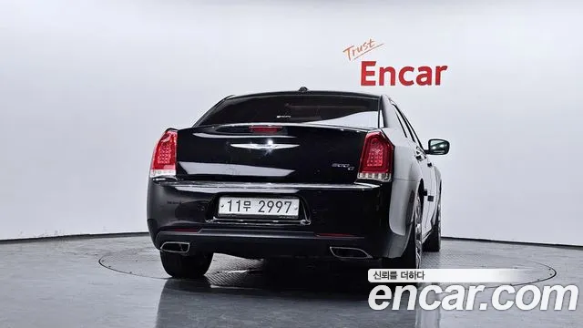 Chrysler 300C 2015 thumb 5