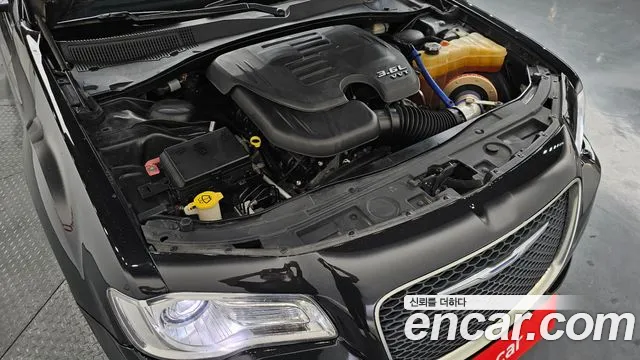 Chrysler 300C 2015 thumb 2