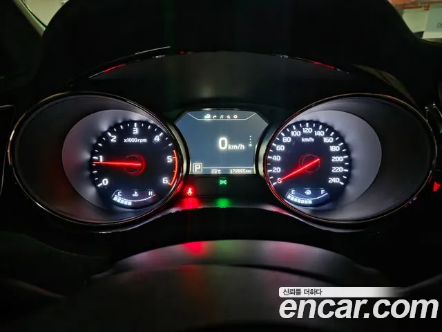 Kia Carnival 2016 thumb 7