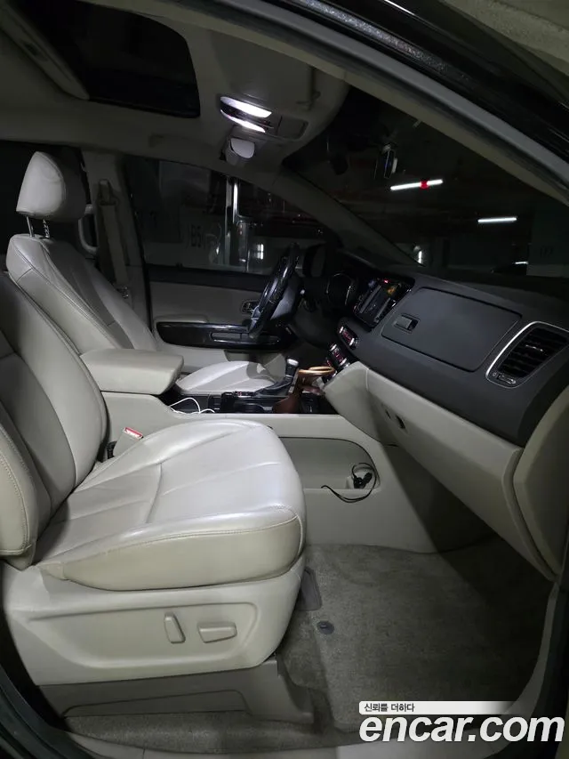 Kia Carnival 2016 thumb 5