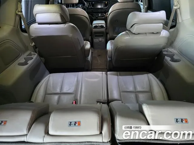 Kia Carnival 2016 thumb 9