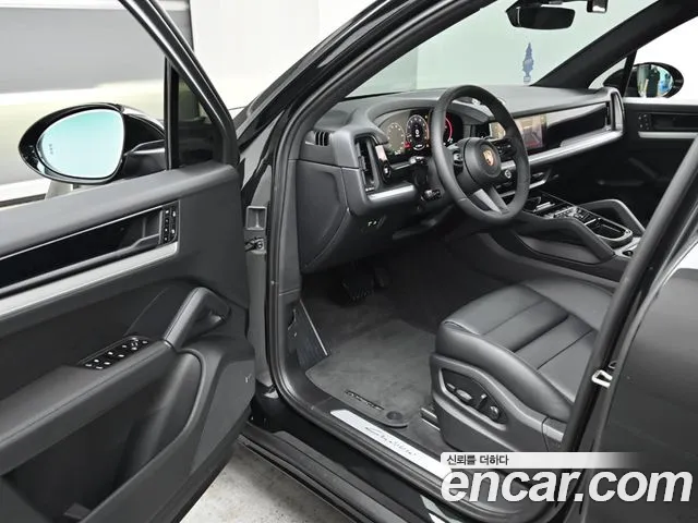 Porsche Cayenne 2025 thumb 2