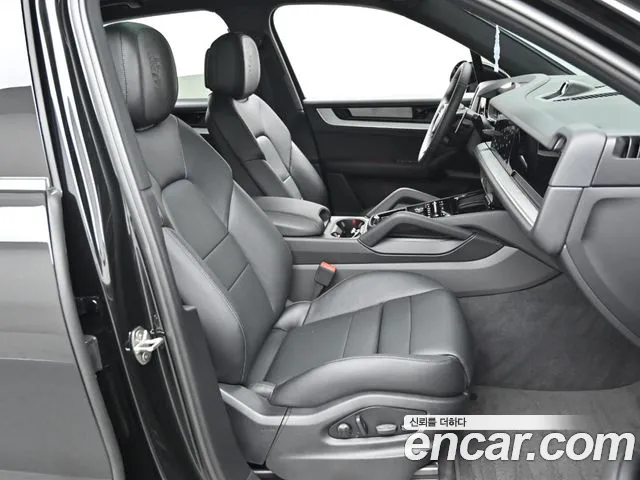 Porsche Cayenne 2025 thumb 6
