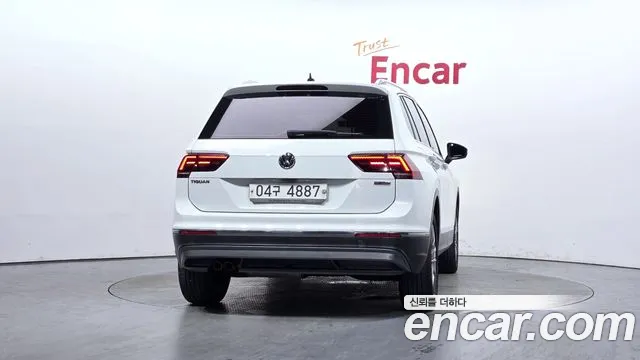 Volkswagen Tiguan 2018 thumb 4