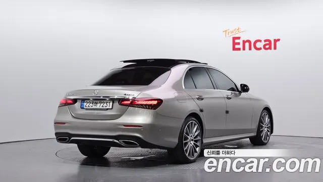 Mercedes-Benz E-Class 2022 thumb 2