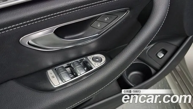 Mercedes-Benz E-Class 2022 thumb 8