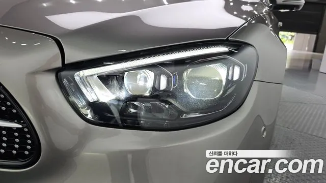 Mercedes-Benz E-Class 2022 thumb 10