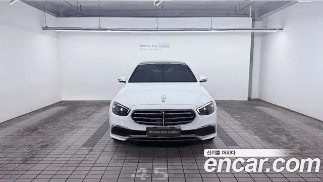 Mercedes-Benz E-Class 2023 thumb 7