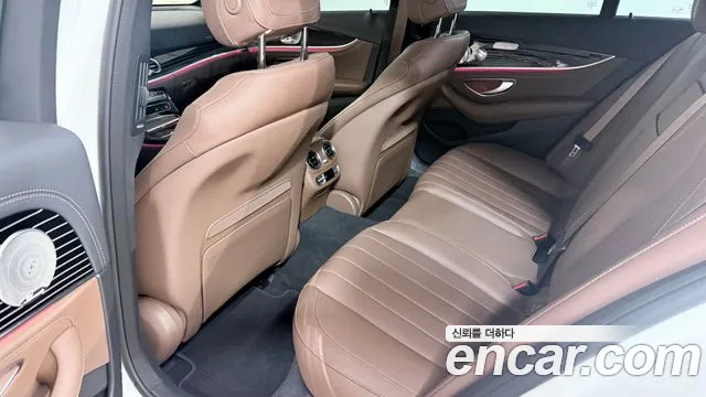 Mercedes-Benz E-Class 2023 thumb 2