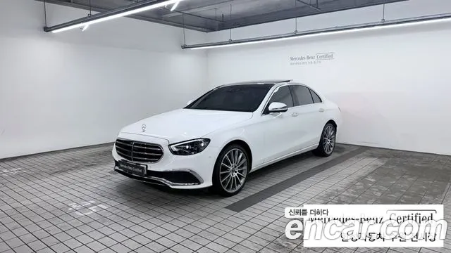 Mercedes-Benz E-Class 2023 thumb 12