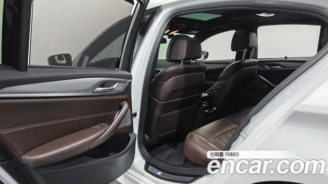 BMW 5 серии 2018 thumb 9