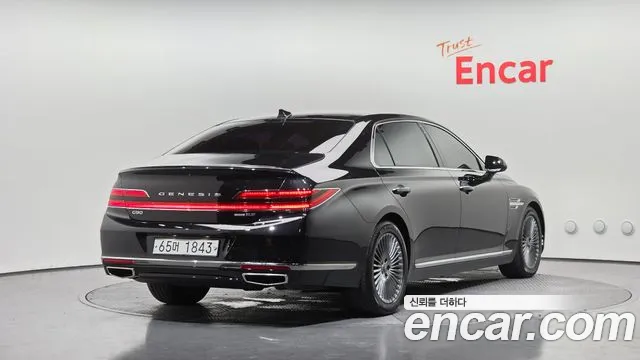 Genesis G90 2018 thumb 9