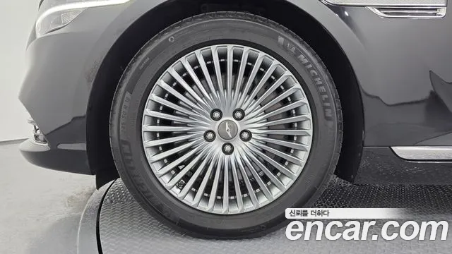 Genesis G90 2018 thumb 3