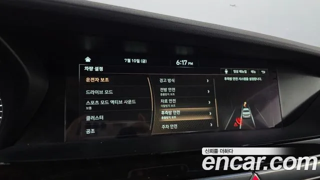 Genesis G90 2018 thumb 2