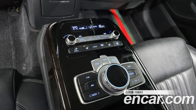 Genesis G90 2018 thumb 6