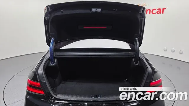 Genesis G90 2018 thumb 12