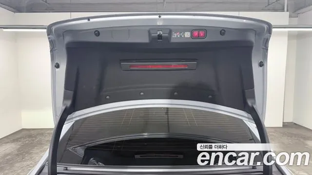Mercedes-Benz E-Class 2024 thumb 3
