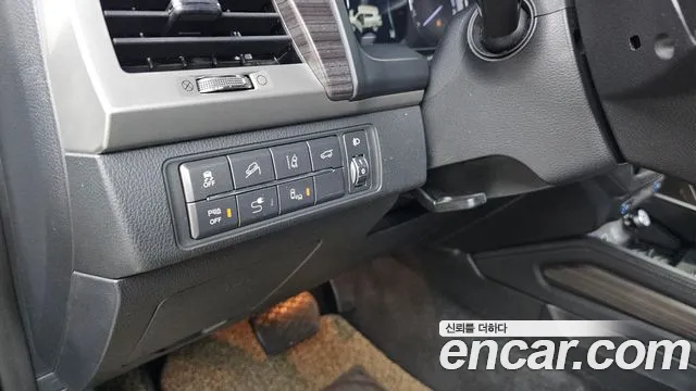 KGM Rexton 2017 thumb 6