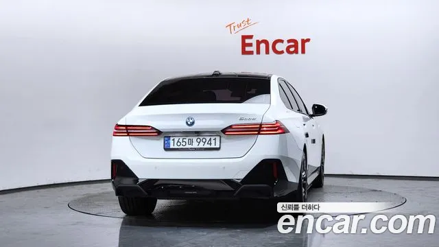 BMW 5 серии 2024 thumb 2