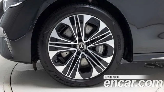 Mercedes-Benz E-Class 2025 thumb 8