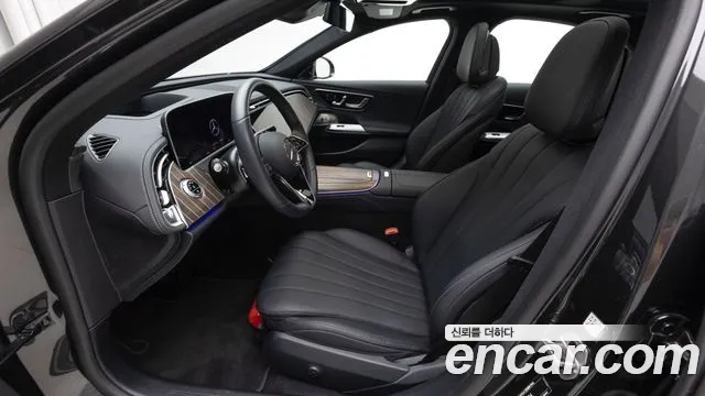 Mercedes-Benz E-Class 2025 thumb 3