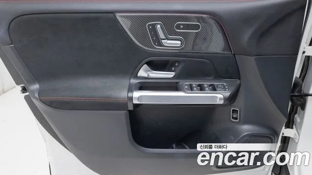 Mercedes-Benz GLB 2023 thumb 6