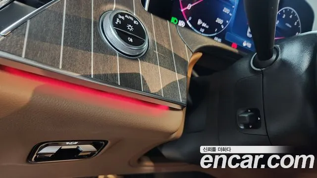 Mercedes-Benz E-Class 2025 thumb 10