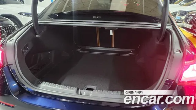 Mercedes-Benz E-Class 2025 thumb 7