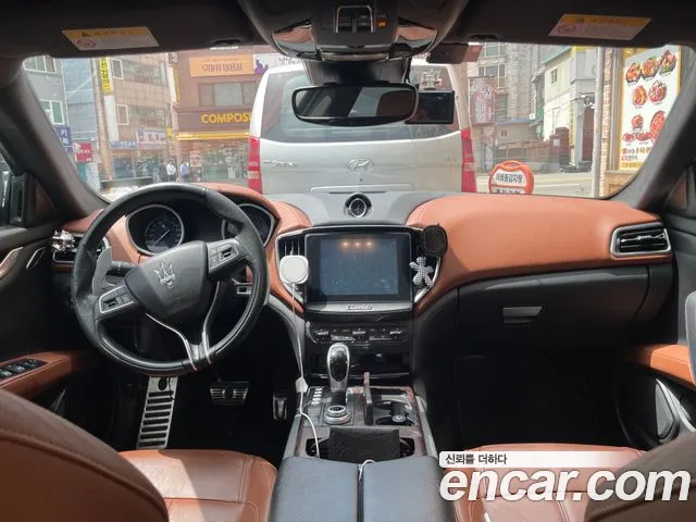 Maserati Ghibli 2018 thumb 7