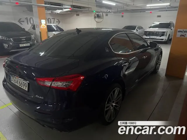 Maserati Ghibli 2018 thumb 11