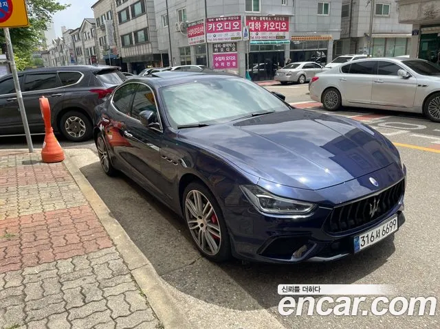 Maserati Ghibli 2018 thumb 9