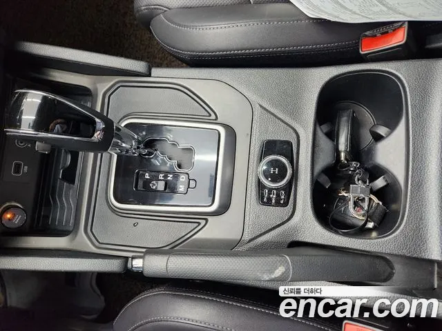 KGM Rexton 2018 thumb 9
