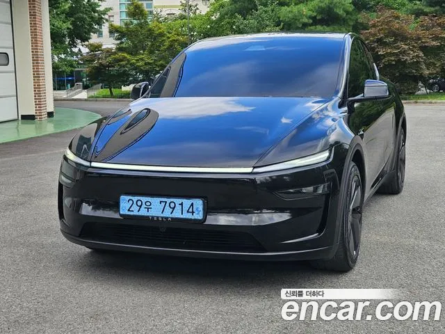 Tesla Model Y 2025 thumb 4
