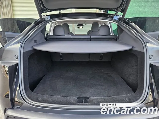 Tesla Model Y 2025 thumb 6
