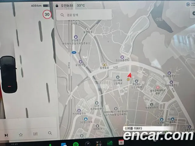 Tesla Model Y 2025 thumb 9