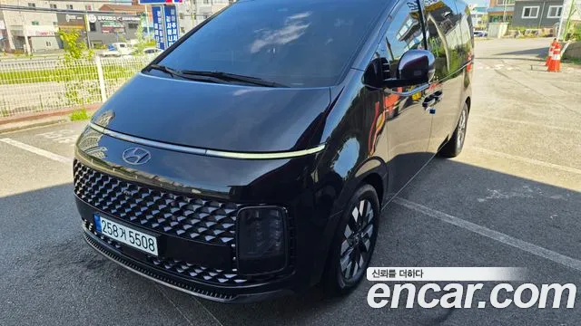 Hyundai Staria 2023 thumb 2