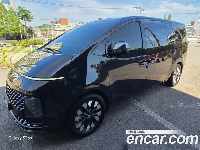 Hyundai Staria 2023 thumb 7