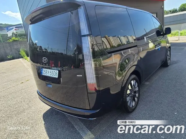 Hyundai Staria 2023 thumb 4
