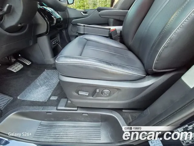 Hyundai Staria 2023 thumb 9