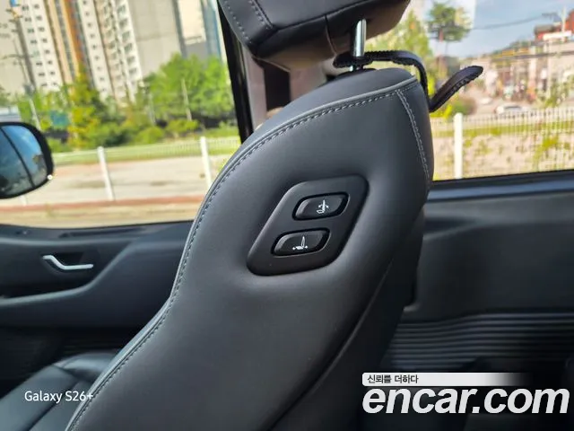 Hyundai Staria 2023 thumb 3