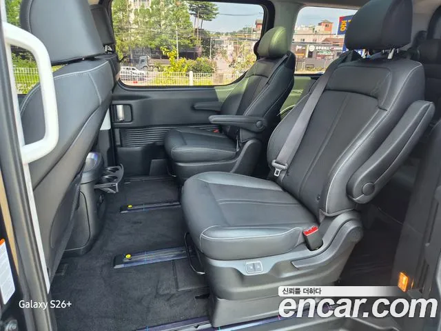 Hyundai Staria 2023 thumb 5