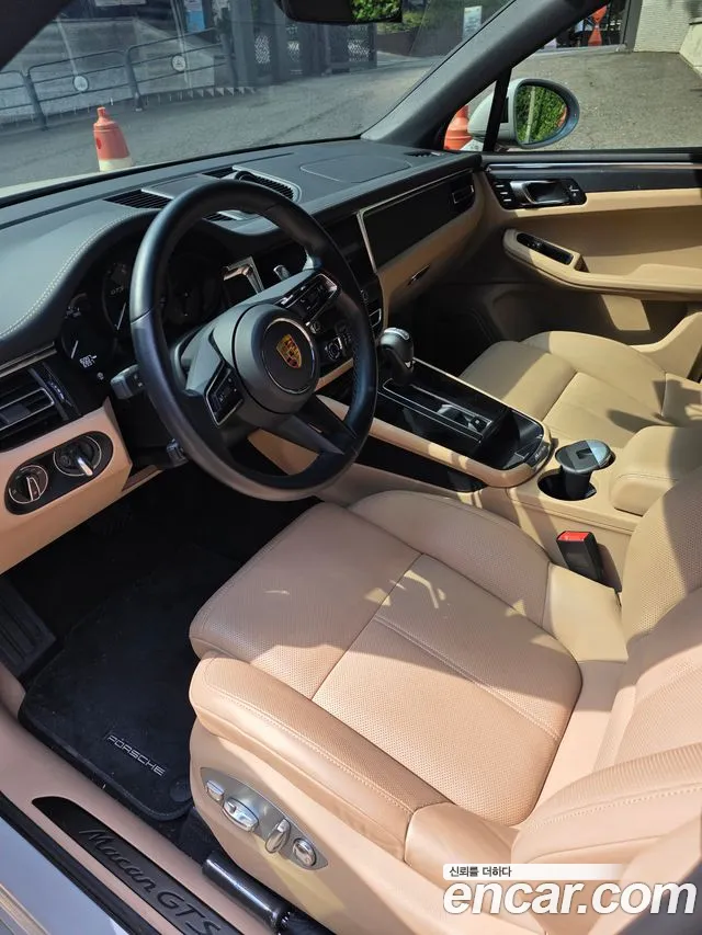 Porsche Macan 2023 thumb 5