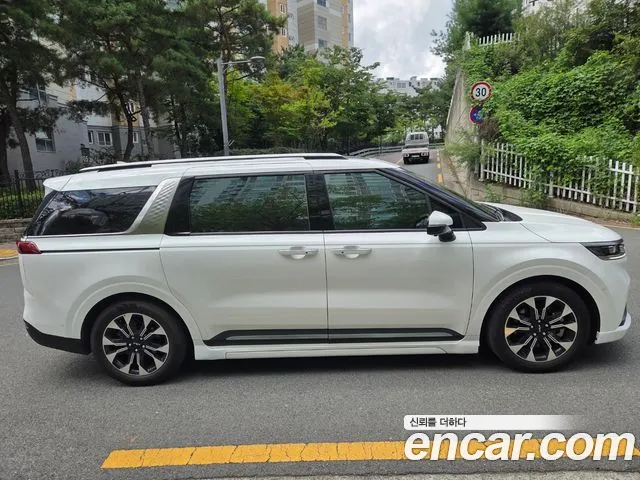 Kia Carnival 2021 thumb 3