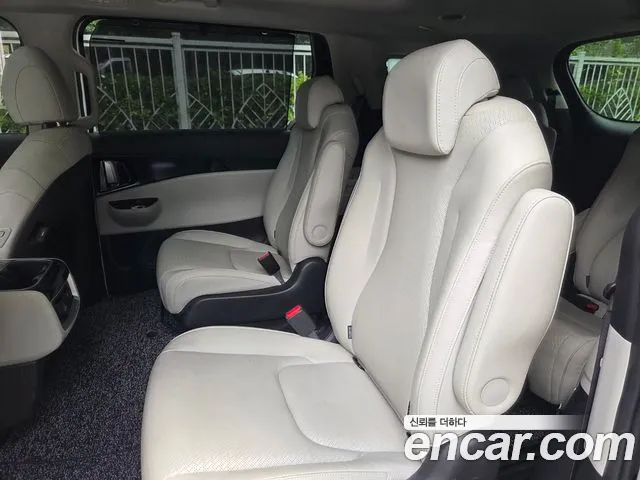Kia Carnival 2021 thumb 9