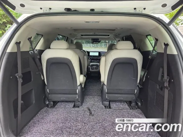 Kia Carnival 2021 thumb 10