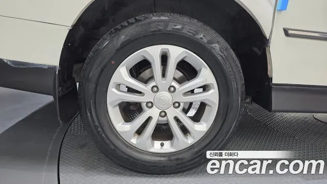 KGM Korando 2015 thumb 8