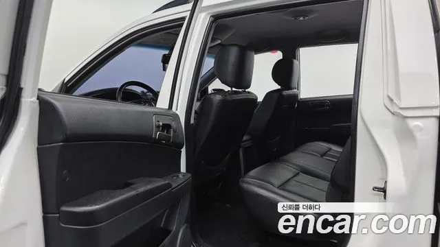 KGM Korando 2015 thumb 9