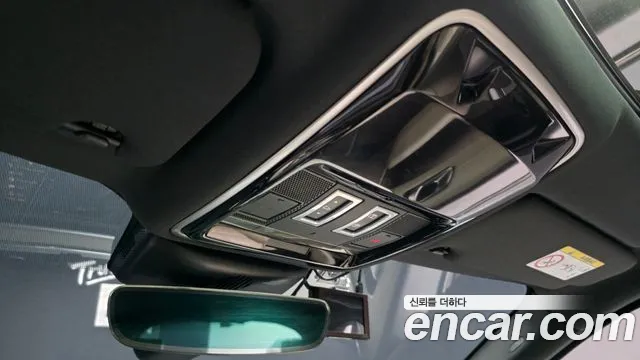 Land Rover Range Rover Velar 2019 thumb 4